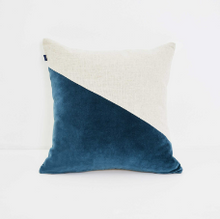 Load image into Gallery viewer, Winston Cushion
